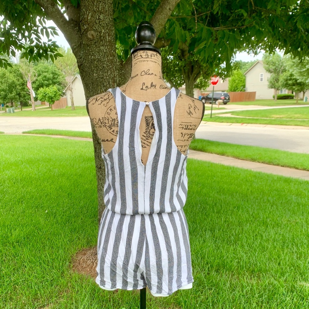 Striped romper - Picture 2 of 3